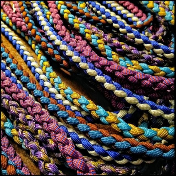 Examples of colors of Paracord Tie strings